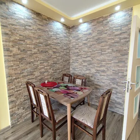 شقة Charming With Balcony *